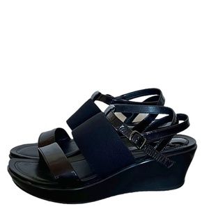Dansko Addison Strappy Patent Leather Sandals In Black Size 8